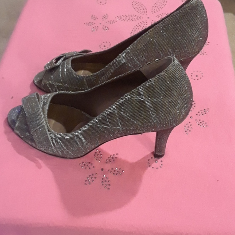 Vaneli Silver and gold shoes